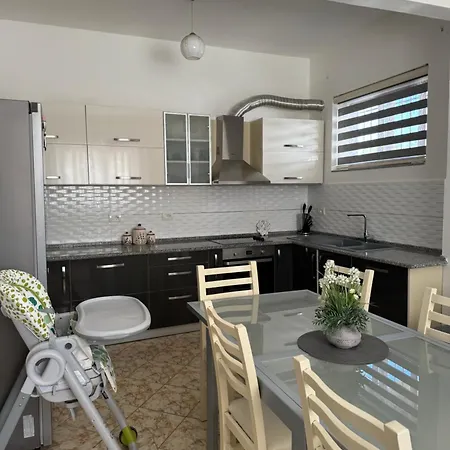 Villa Mondi Golem (Tirana)