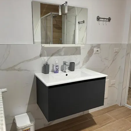 Mondi Golem (Tirana)