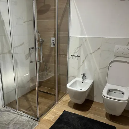 Mondi Golem (Tirana)