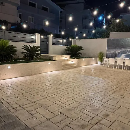 Mondi * Golem (Tirana)