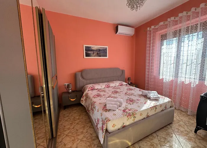 Mondi Golem (Tirana)